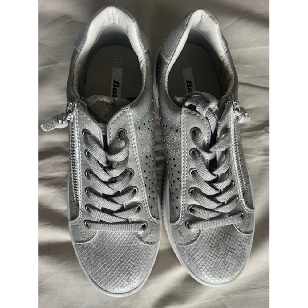 Bata Silver Floral Sneakers with Side Zipper Women's Size 35 Lace Glitter